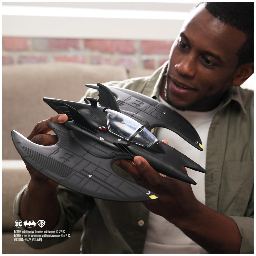 Batman Batwing and 4-Inch Figure Set - 1992 Batman Returns Limited Edition 85th Anniversary Collectible Kids Toys for Boys Ages 3 and Up craques