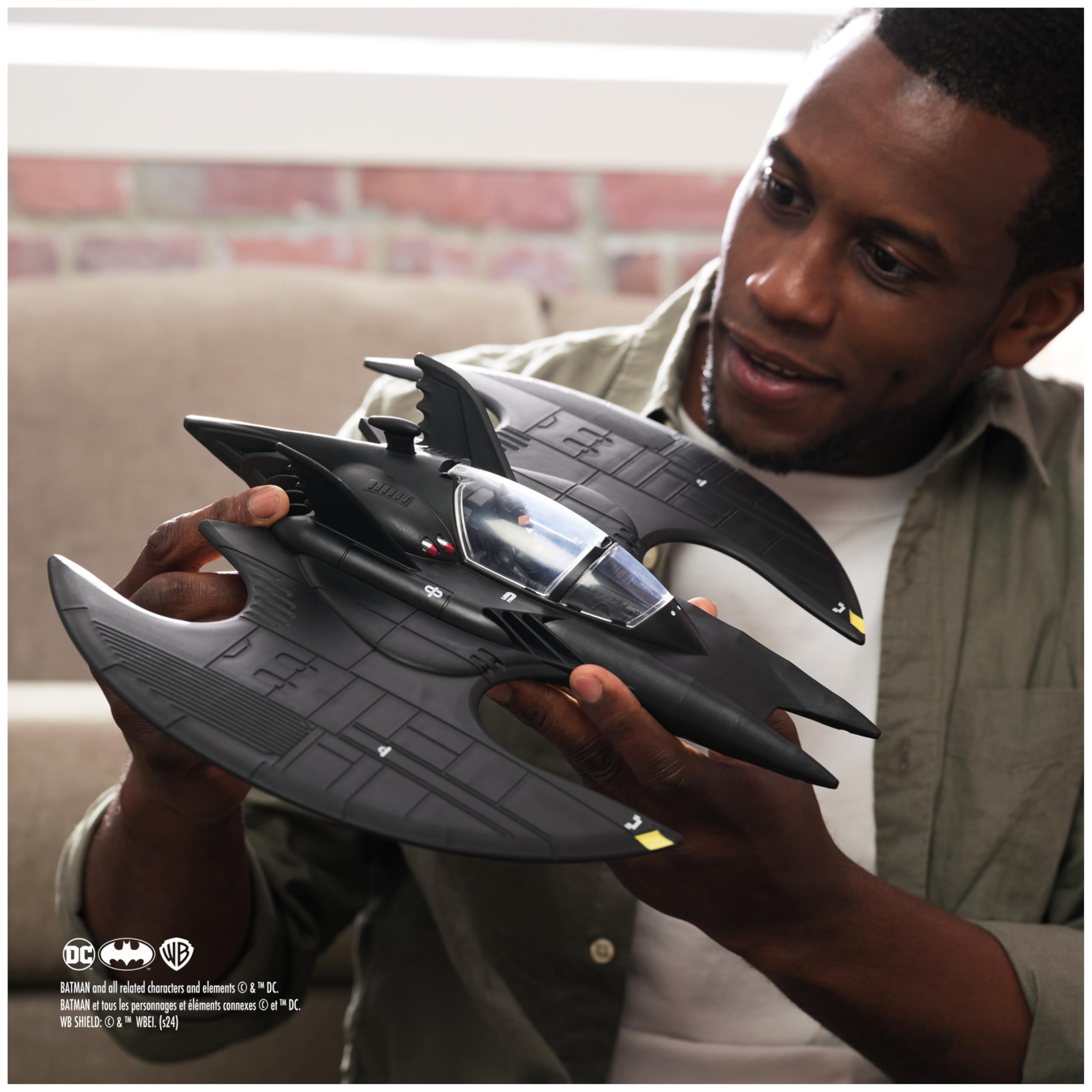 Batman Batwing and 4-Inch Figure Set - 1992 Batman Returns Limited Edition 85th Anniversary Collectible Kids Toys for Boys Ages 3 and Up craques