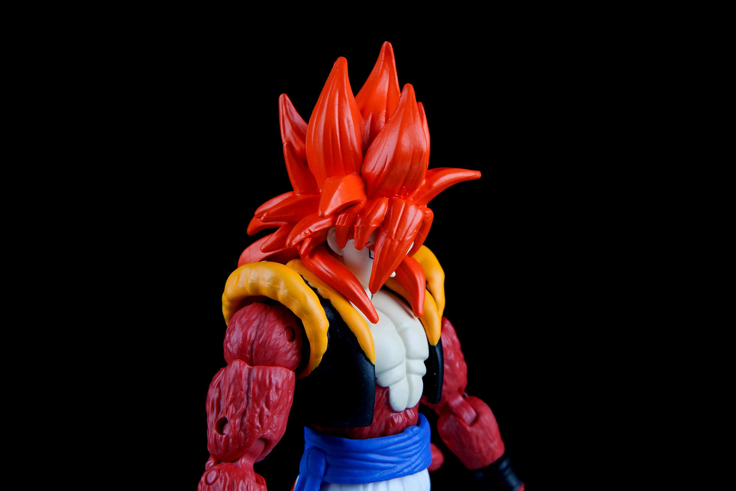 Craques Super Saiyan 4 Gogeta action figure with detailed red hair and muscular design