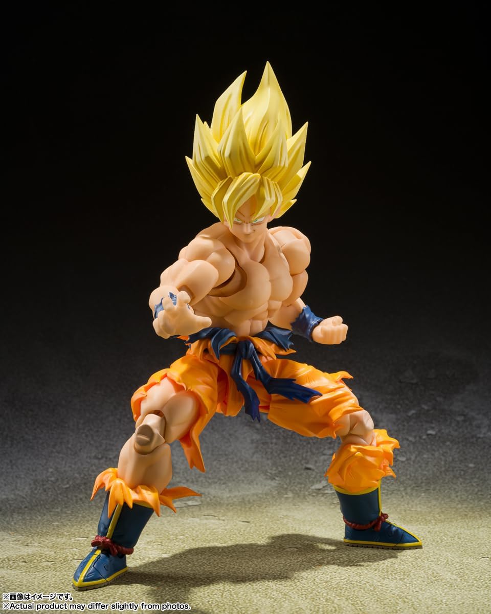 Craques Super Saiyan Son Goku action figure in dynamic battle pose with yellow hair and orange outfit