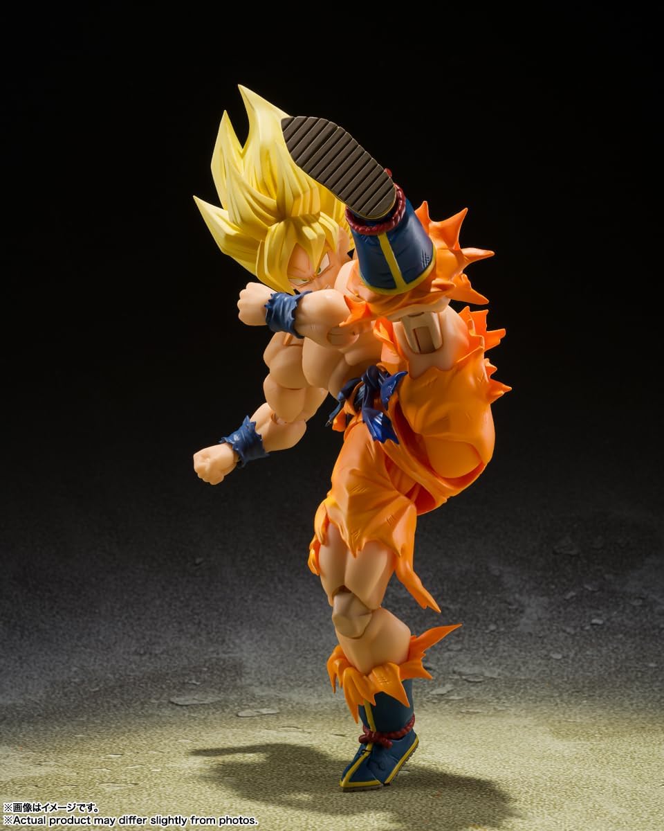 Craques Super Saiyan Son Goku action figure performing a high kick with detailed hair and costume