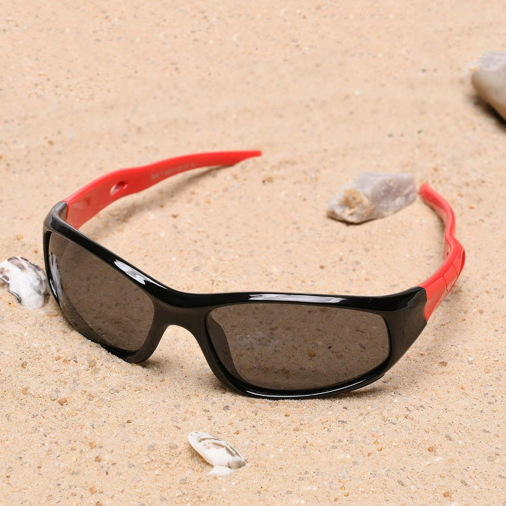 Craques kids polarized sports sunglasses with black frame and red temples on sand
