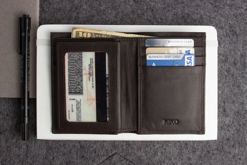 Craques slim passcase wallet for men in brown with card slots and clear ID window